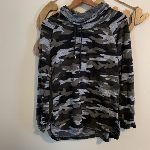 New York Laundry Sweaters - ✨ 4/$12 Tunic Style Camo Sweater — Greys
